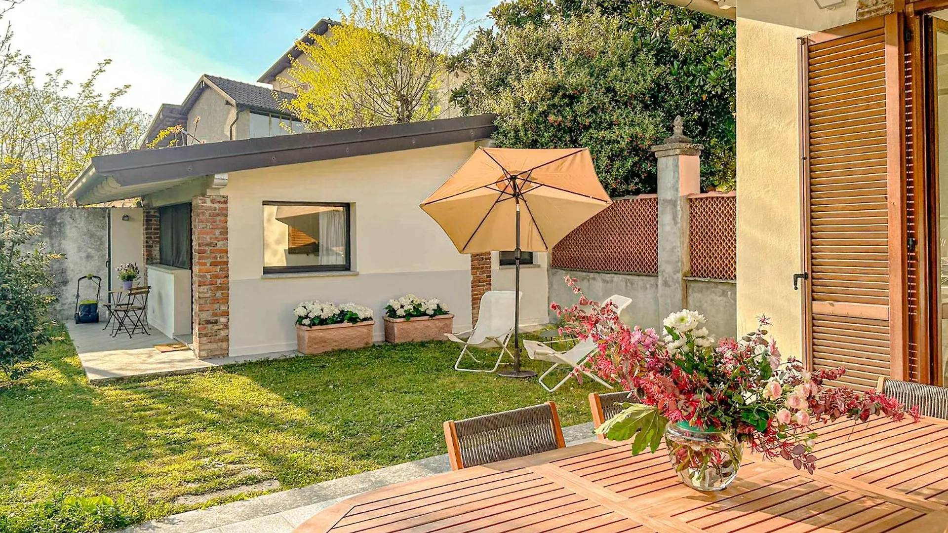 Villa Corelli - Parking And Exclusive Garden Milan