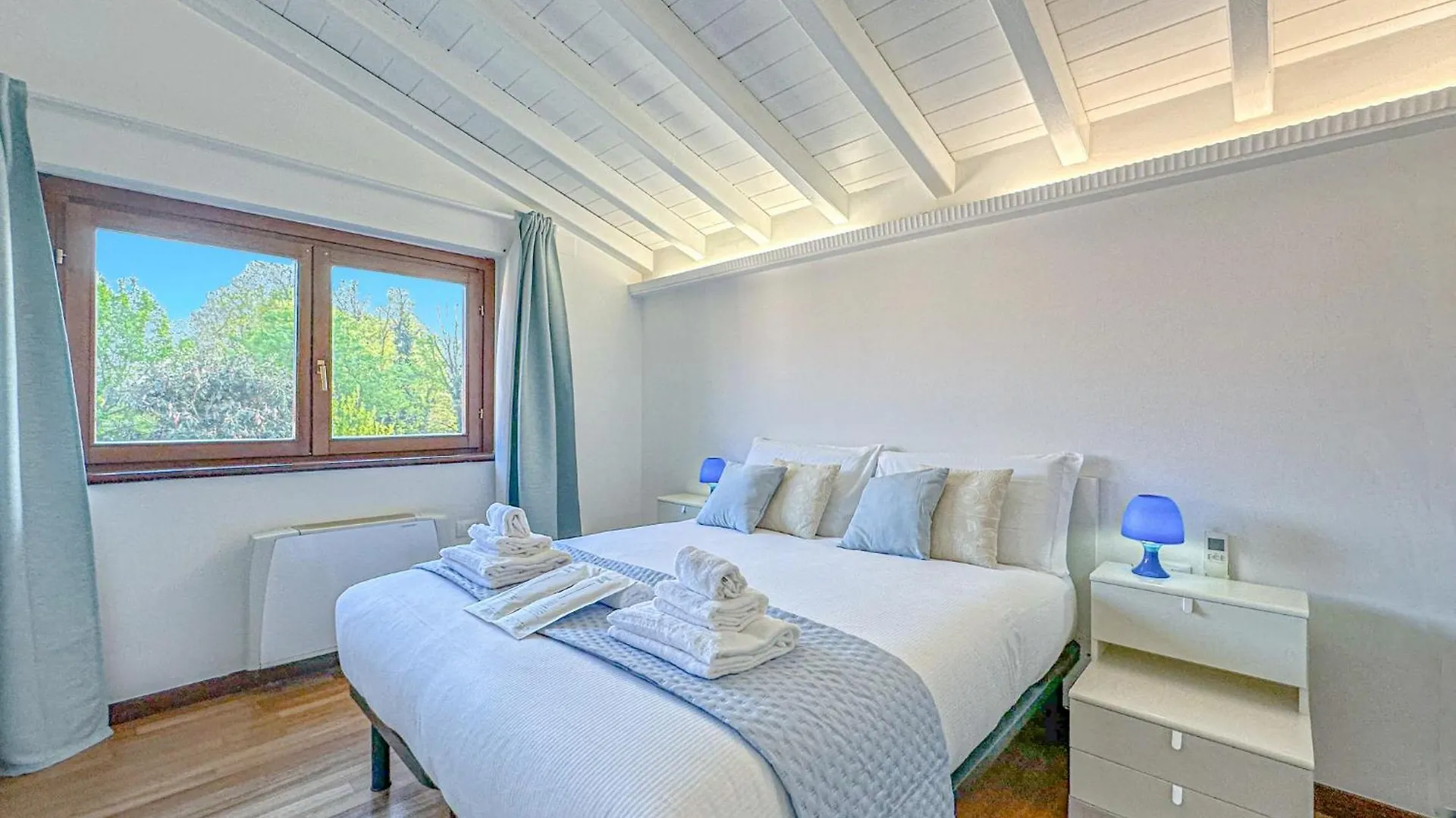 Villa Corelli - Parking And Exclusive Garden Milan